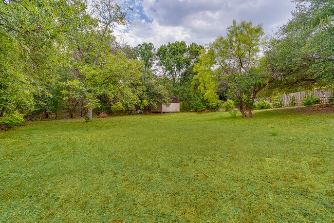 Building Photo - 568 W Quill Dr