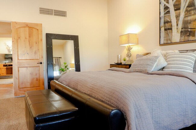 Building Photo - Contemporary Desert Beauty with Pool