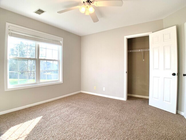 Building Photo - 2553 Emerald Ct
