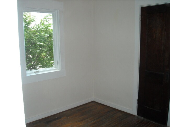 Building Photo - 1506 Delaware Ave