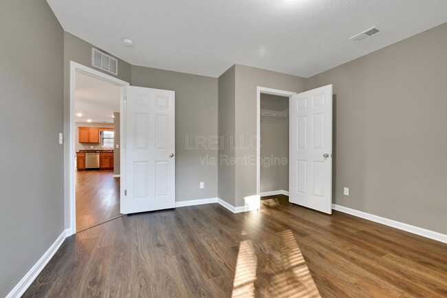 Building Photo - 120 Family