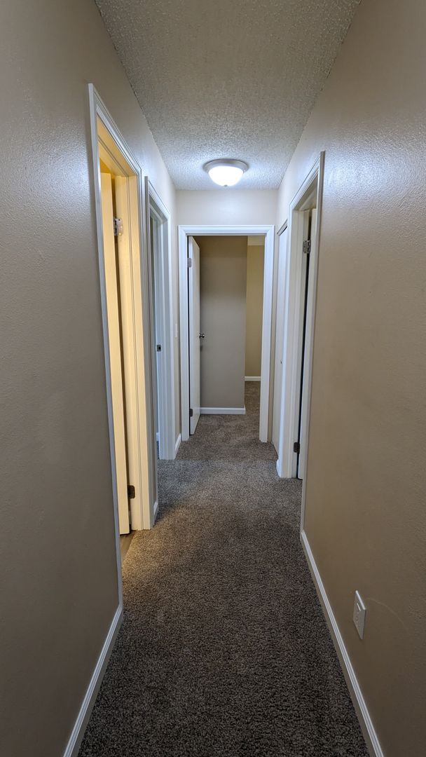 Building Photo - SPACIOUS TWO STORY 3 BED/2.5 BATH WITH FENCED BACKYARD IN CUL-DE-SAC!