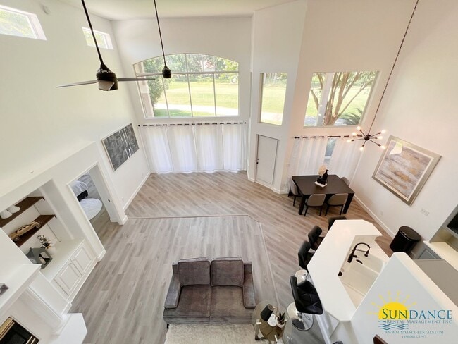 Building Photo - Custom Furnished 4 bed 3.5 bath in Emerald Bay!