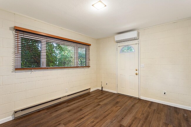 Building Photo - 3145 Sheridan St