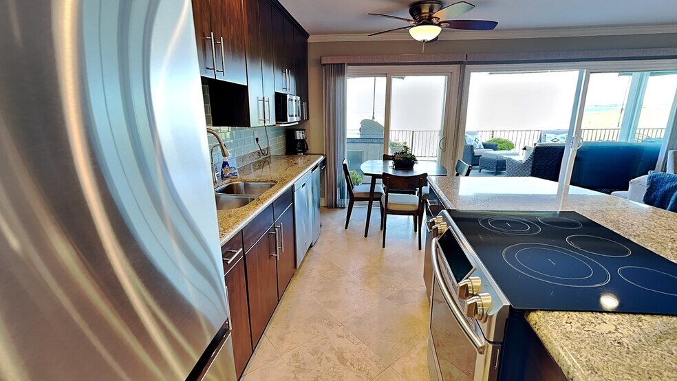 Building Photo - 3999 Crown Point Dr