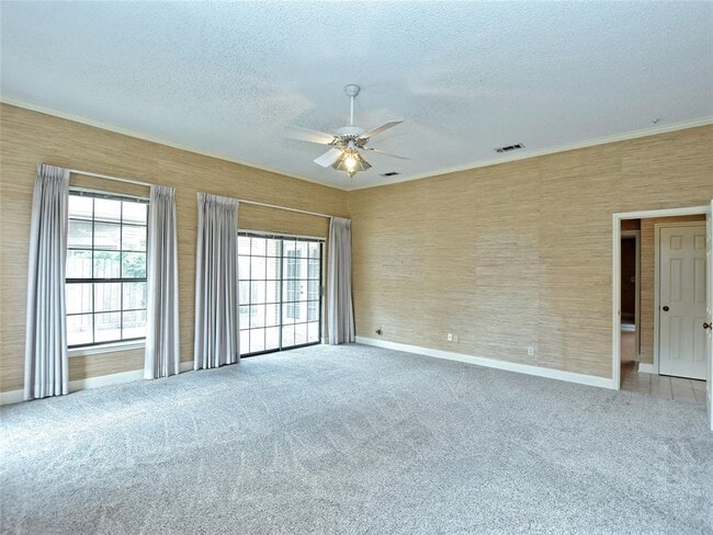 Building Photo - 10215 River Plantation Dr
