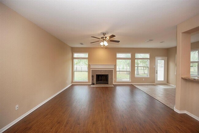 Building Photo - 10411 Village Lake Dr