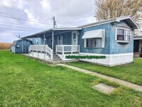 Building Photo - New Listing in Churubusco