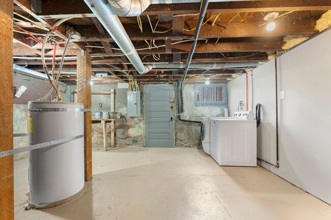 Building Photo - NENO1 - 1549-1601 SE 32nd Place