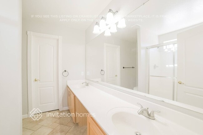 Building Photo - 9528 N 92nd Dr