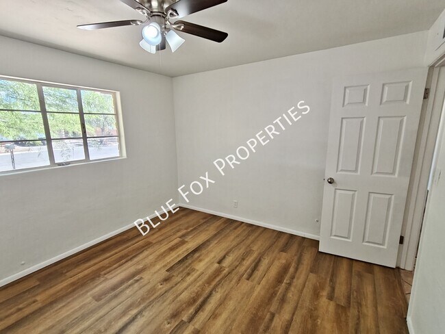 Building Photo - 3857 E Edison Pl