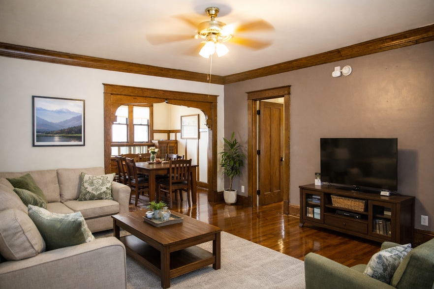 Building Photo - 417 11th Ave SE