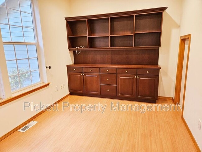 Building Photo - 5998 McCormick Woods Dr SW