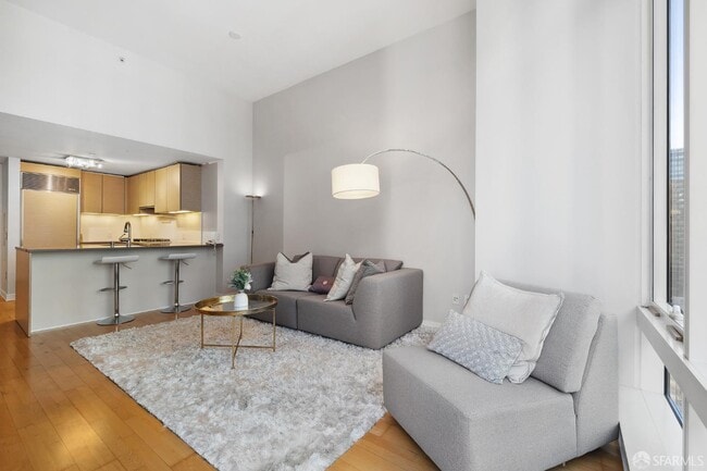 Building Photo - 301 Mission St