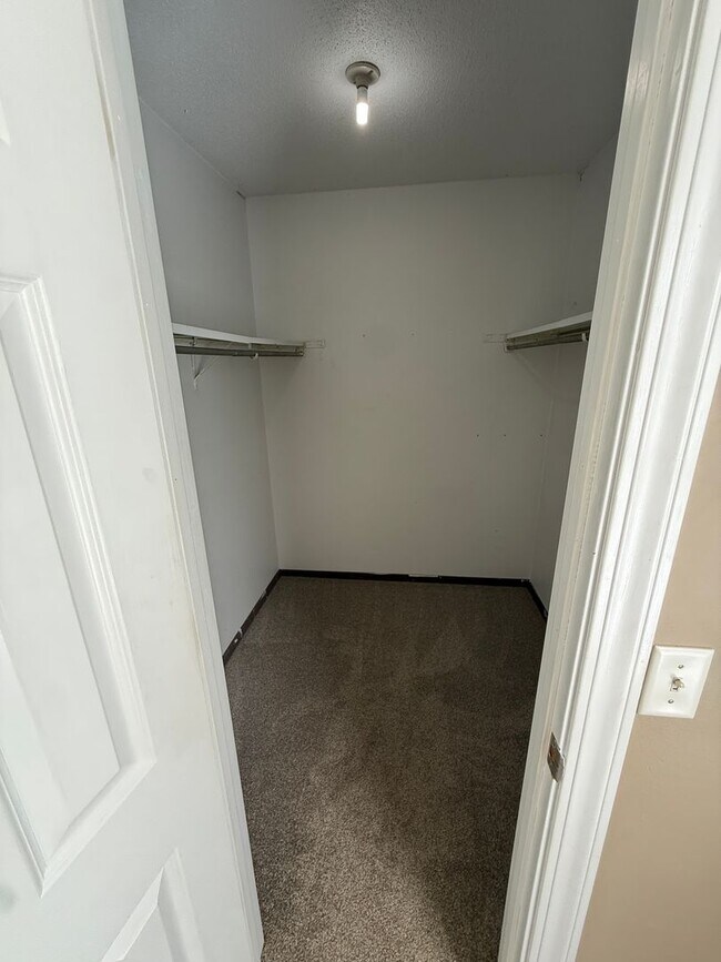 Building Photo - 422/424 N 8th Street