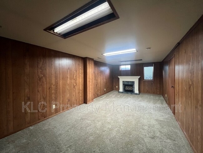 Building Photo - 255 Waukee Ave