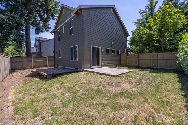 Building Photo - 13310 NE 51st St