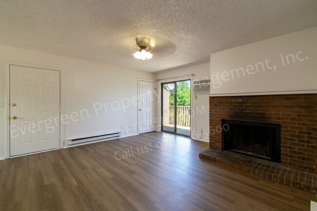 Building Photo - 3950 Manhattan Ave