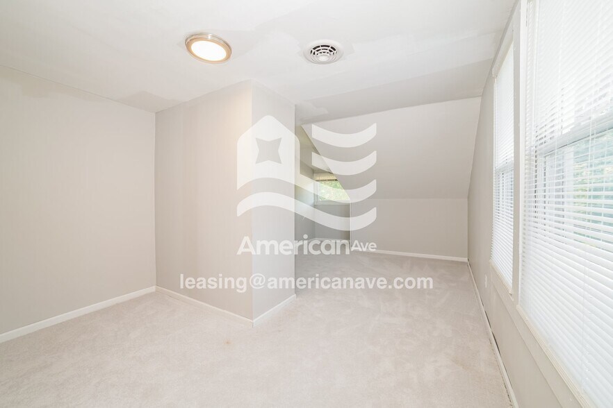 Building Photo - 2103 North North Street