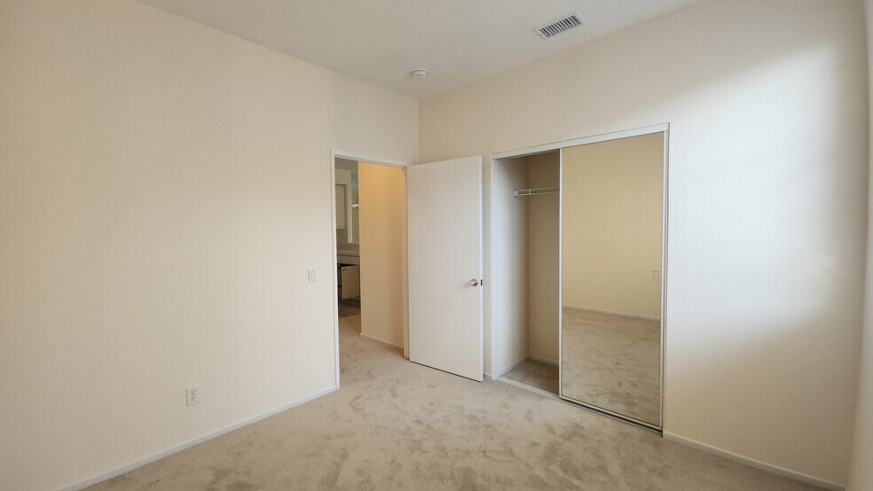 Building Photo - 10786 Sabre Hill Dr