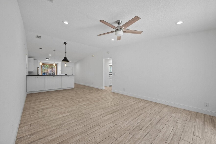 Building Photo - 3800 Miramontes Cir