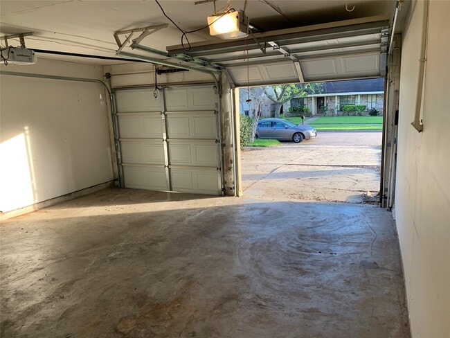 Building Photo - 3127 Pecan Point Dr