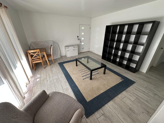 Building Photo - LIVE THE OCEAN BEACH LIFESTYLE!