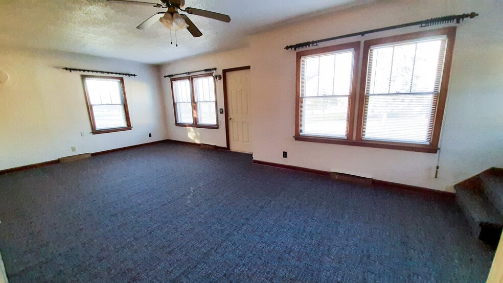 1st Living Room 1.2 - 821 10th St W