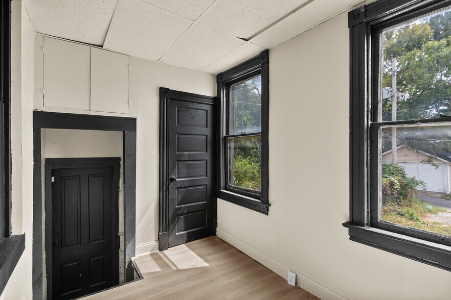 Building Photo - 3630 Tholozan Ave