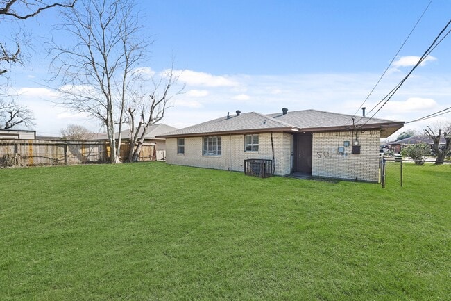 Building Photo - 8829 Woodlyn Rd