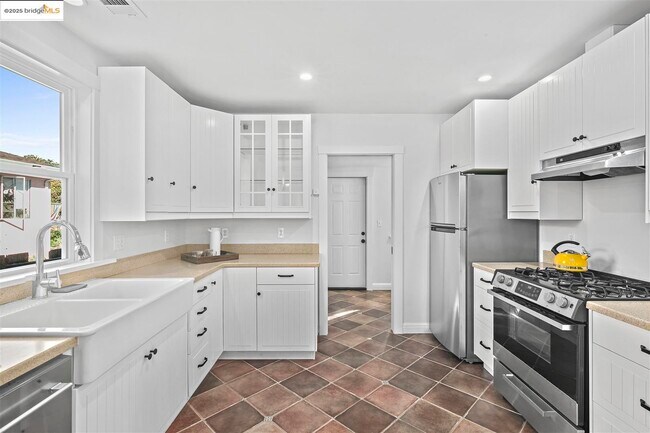 Building Photo - 2439 Tenth St