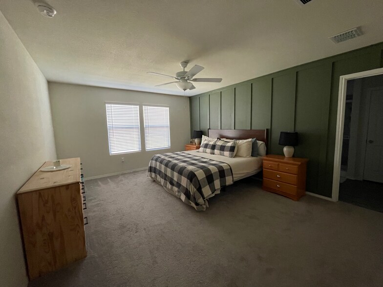 Building Photo - 1813 Acacia Dr