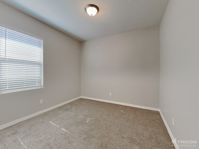 Building Photo - 40209 W Walker Wy