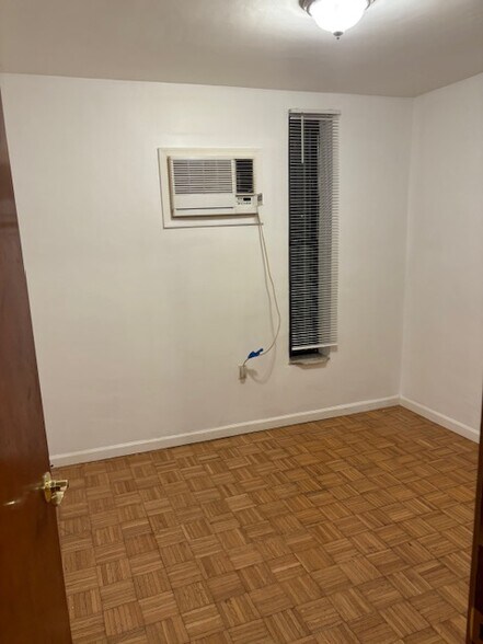 Building Photo - 2855 Winton St