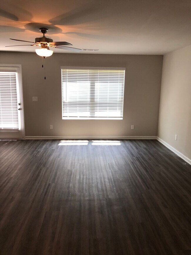 Building Photo - Price Drop Alert!  Fall Rental Specials Av...