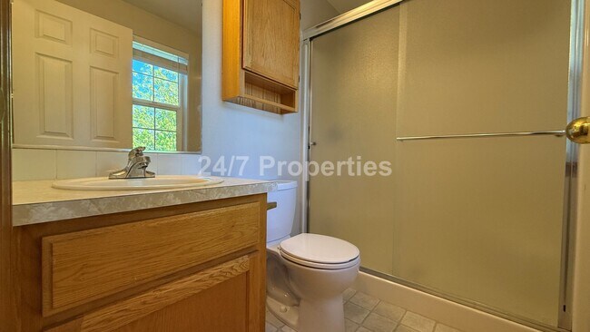 Building Photo - Spacious 3 BD | 2.5 BA Duplex - Beaverton/...