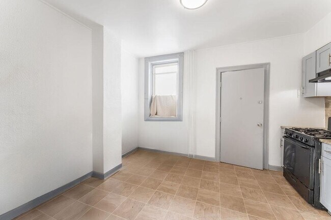 Building Photo - 549 9th St