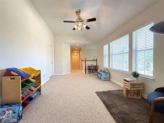 Building Photo - 4027 Park Thicket