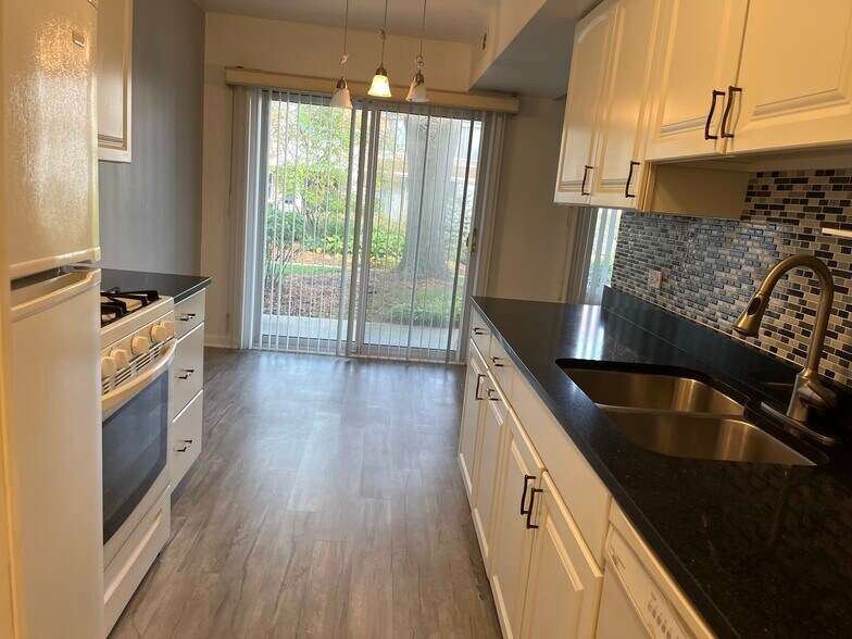 Building Photo - 470 Stevenson Pl