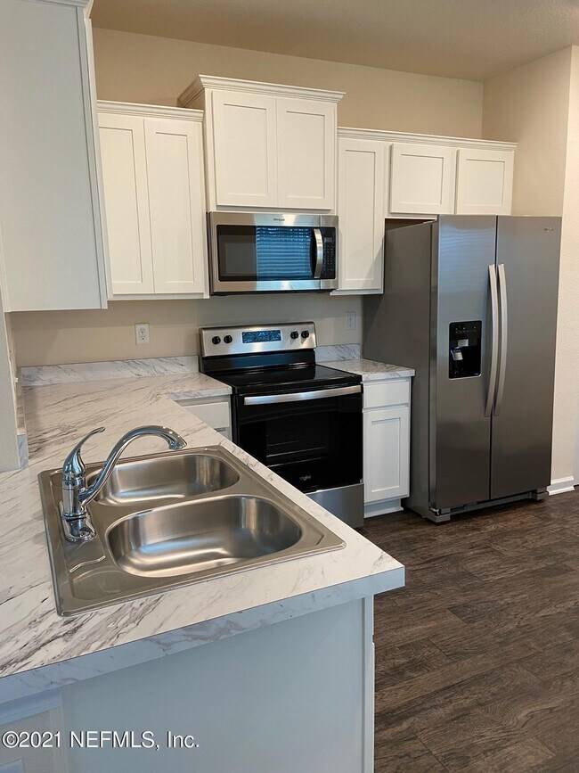 Building Photo - 211 Scotch Pebble Dr