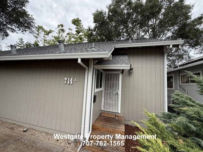 Building Photo - 714 I St