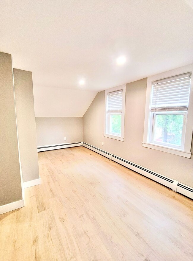Building Photo - 107 Sterry St