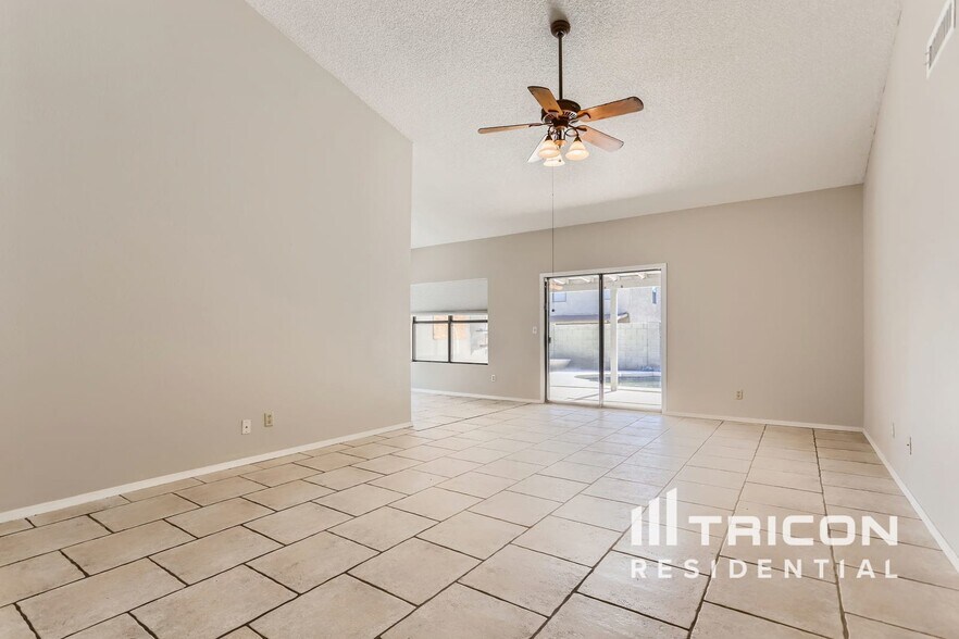 Building Photo - 2718 N 87th Ave