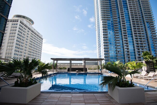 Building Photo - SKY ALA MOANA ONE BEDROOM AVAILABLE NOW