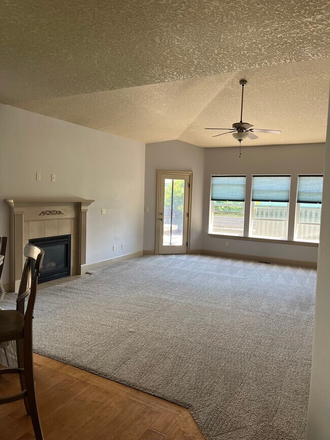 Living Room - 35536 Jakobi St