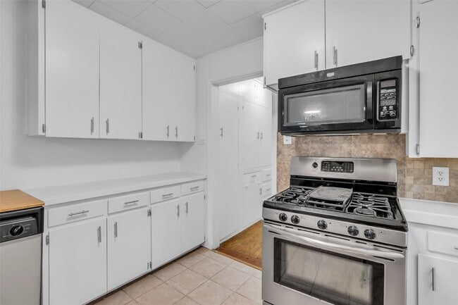 Building Photo - 807 Fisher St