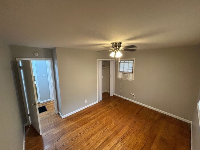 Building Photo - Charming 3BR Home with Bonus Den, Hardwood Floors & Fenced Backyard