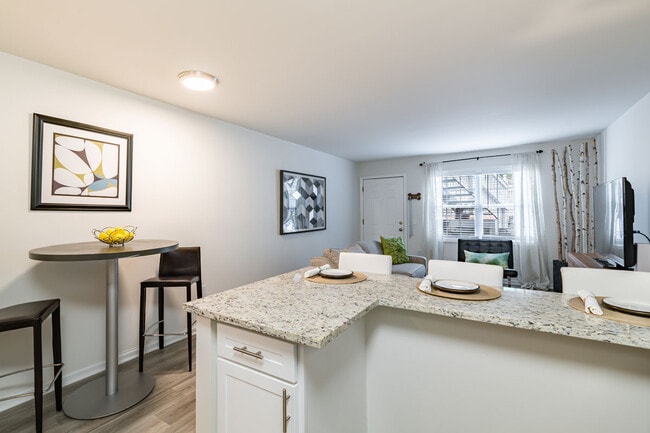 Building Photo - Nob Hill Apartment Homes