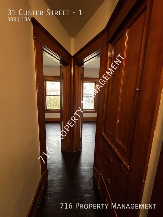 Building Photo - 31 Custer St