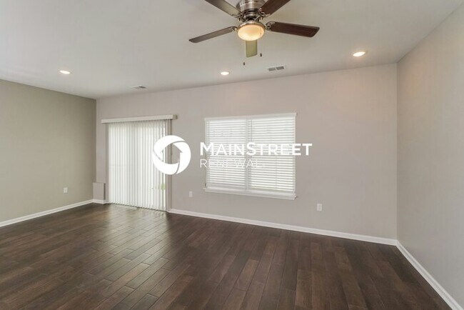 Building Photo - 3 Bedroom Pet-Friendly Home in Jeffersonville, IN with Main Street Renewal